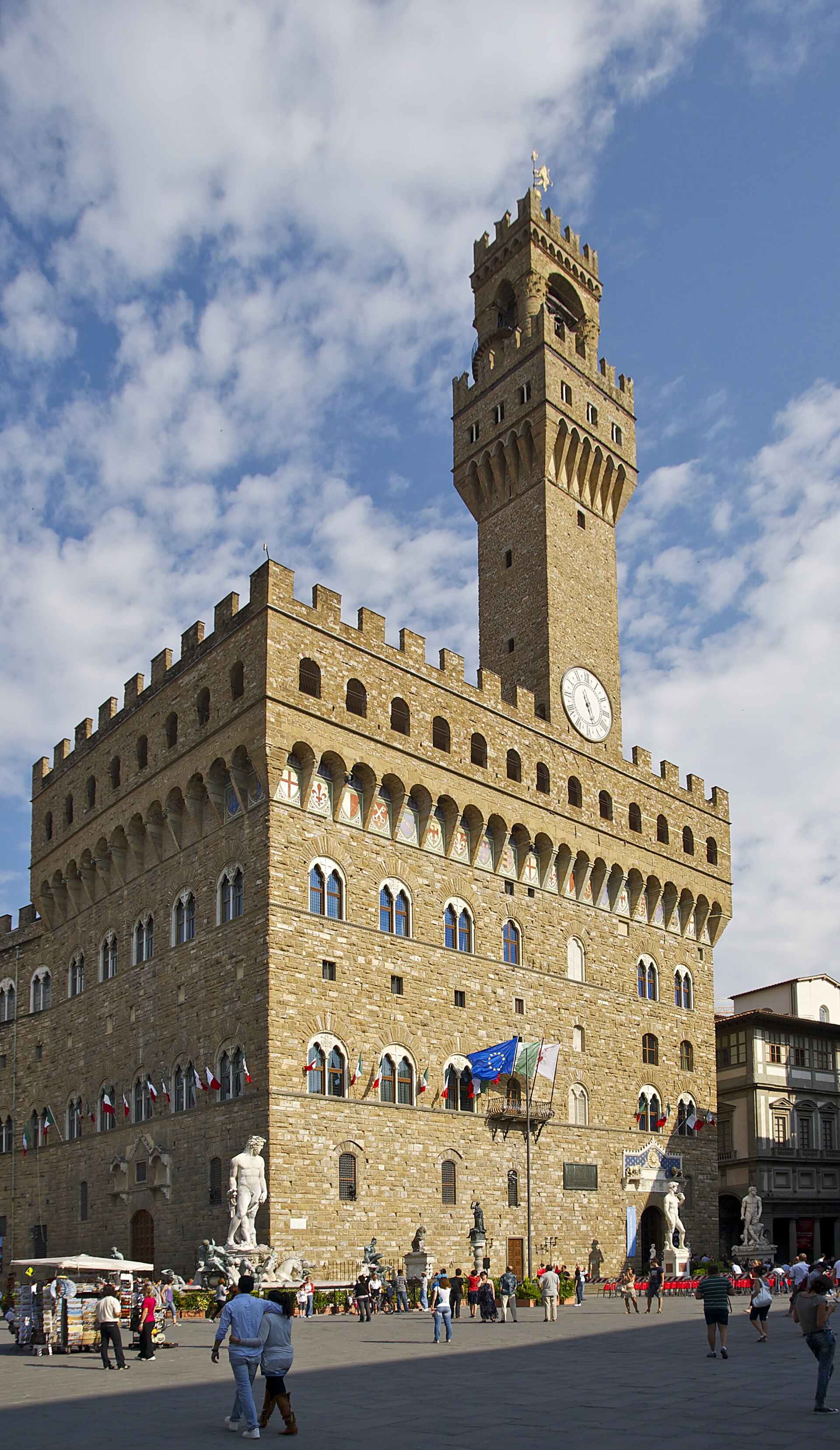 Tårnet og steinfasaden på Palazzo Vecchio i Firenze
